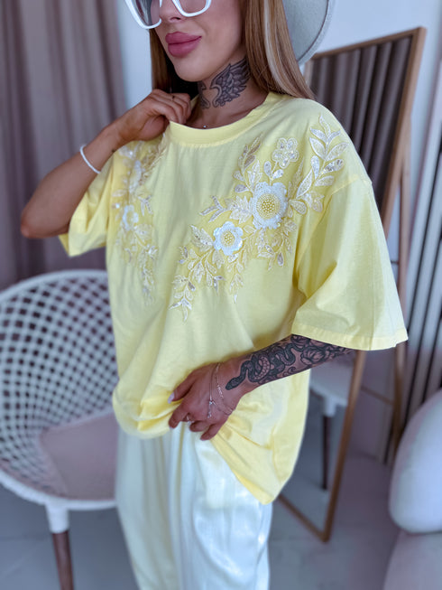 ONE SIZE T-krekls "THE FLOWER FLITTER" - DZELTENS
